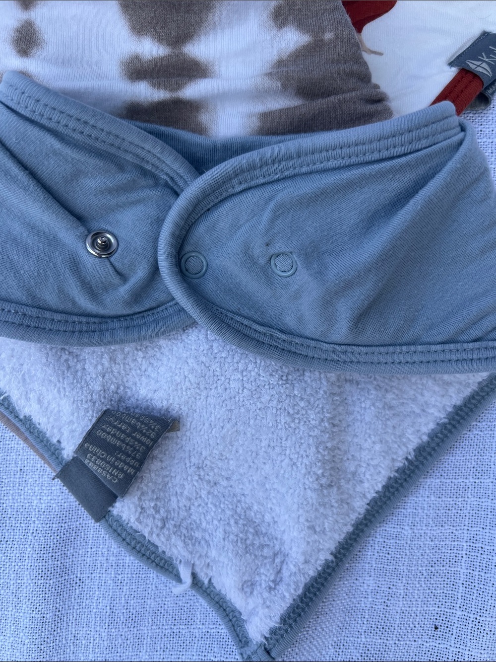 Kyte Baby Bandana Bib Set - Black Cats, Chickens, Beige Tie Dye & Slate Blue - Picture 6 of 6